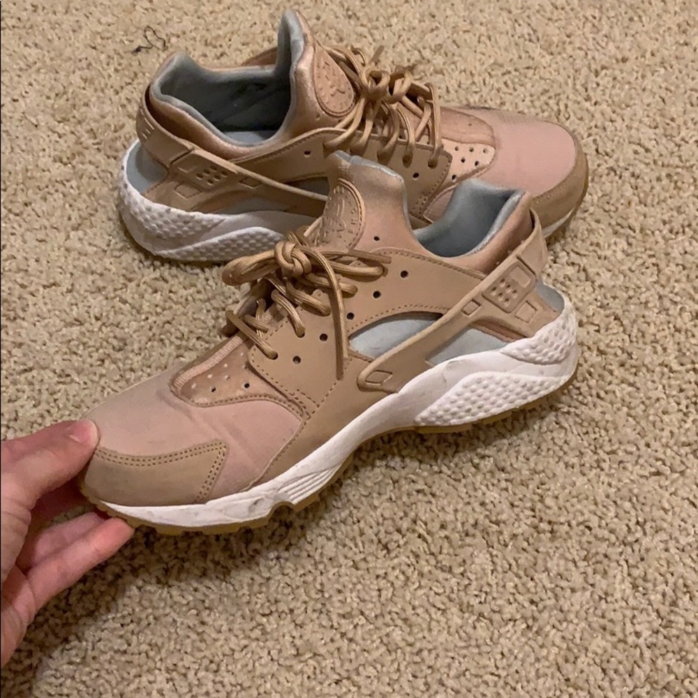 Tan and light blue accent Nike huaraches